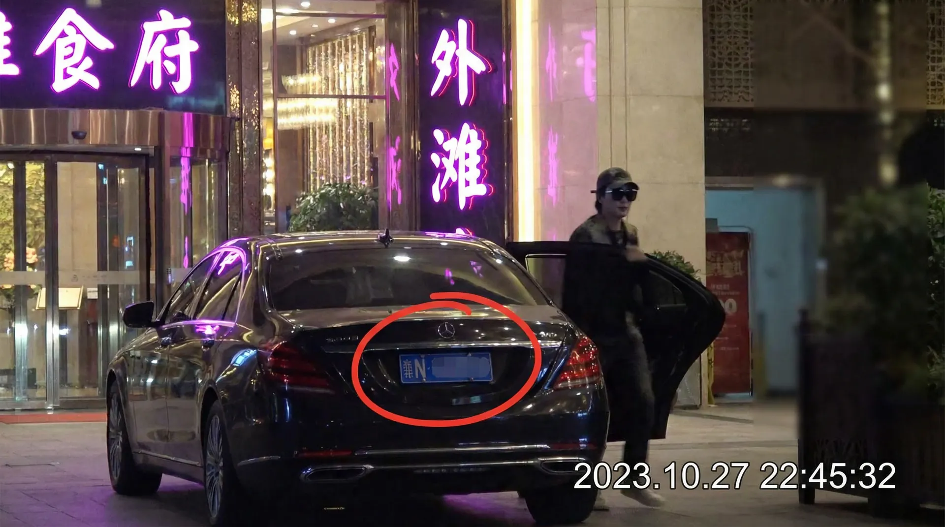 日本伦理 - 豪车餐厅外偷拍